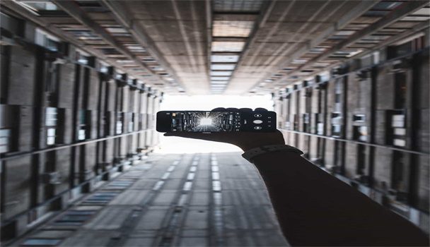 Queclink推出首款高性能5G双卡双模工业路由器