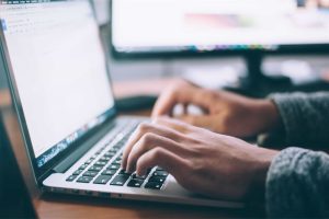 打破英伟达对人工智能控制的竞赛:谷歌、高通和英特尔的战略联盟